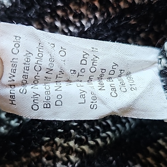 CABI Sweater - Picture 7 of 7